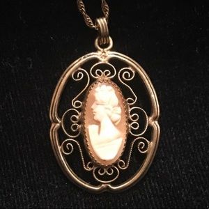 Catamore Vintage Cameo Pendant